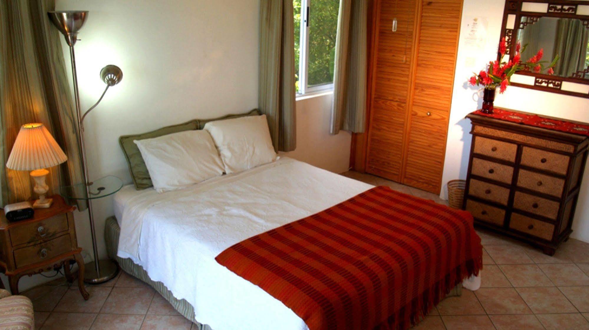 Nature'S Paradise Bed and Breakfast Bahía Marigot Exterior foto