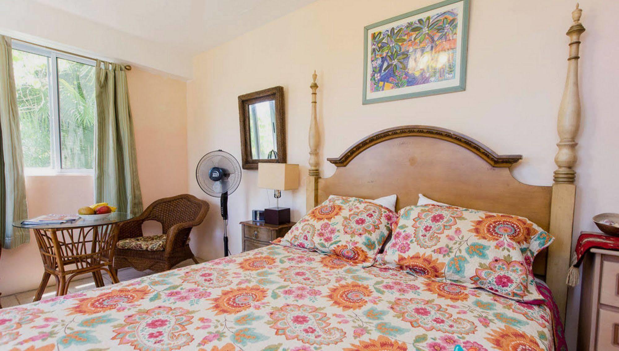 Nature'S Paradise Bed and Breakfast Bahía Marigot Exterior foto