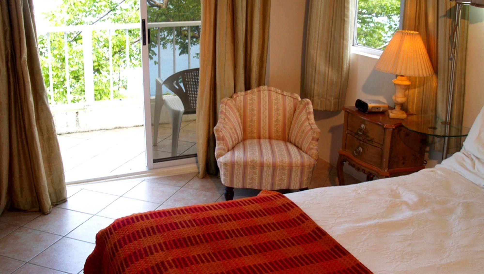 Nature'S Paradise Bed and Breakfast Bahía Marigot Exterior foto