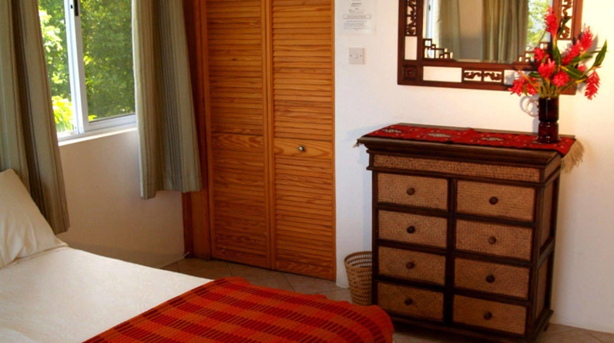 Nature'S Paradise Bed and Breakfast Bahía Marigot Exterior foto